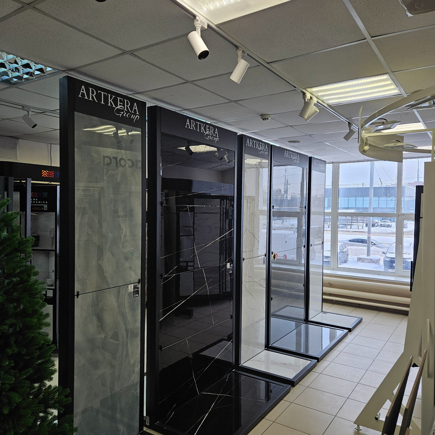 Керамогранит и керамическая плитка на Кирова 1