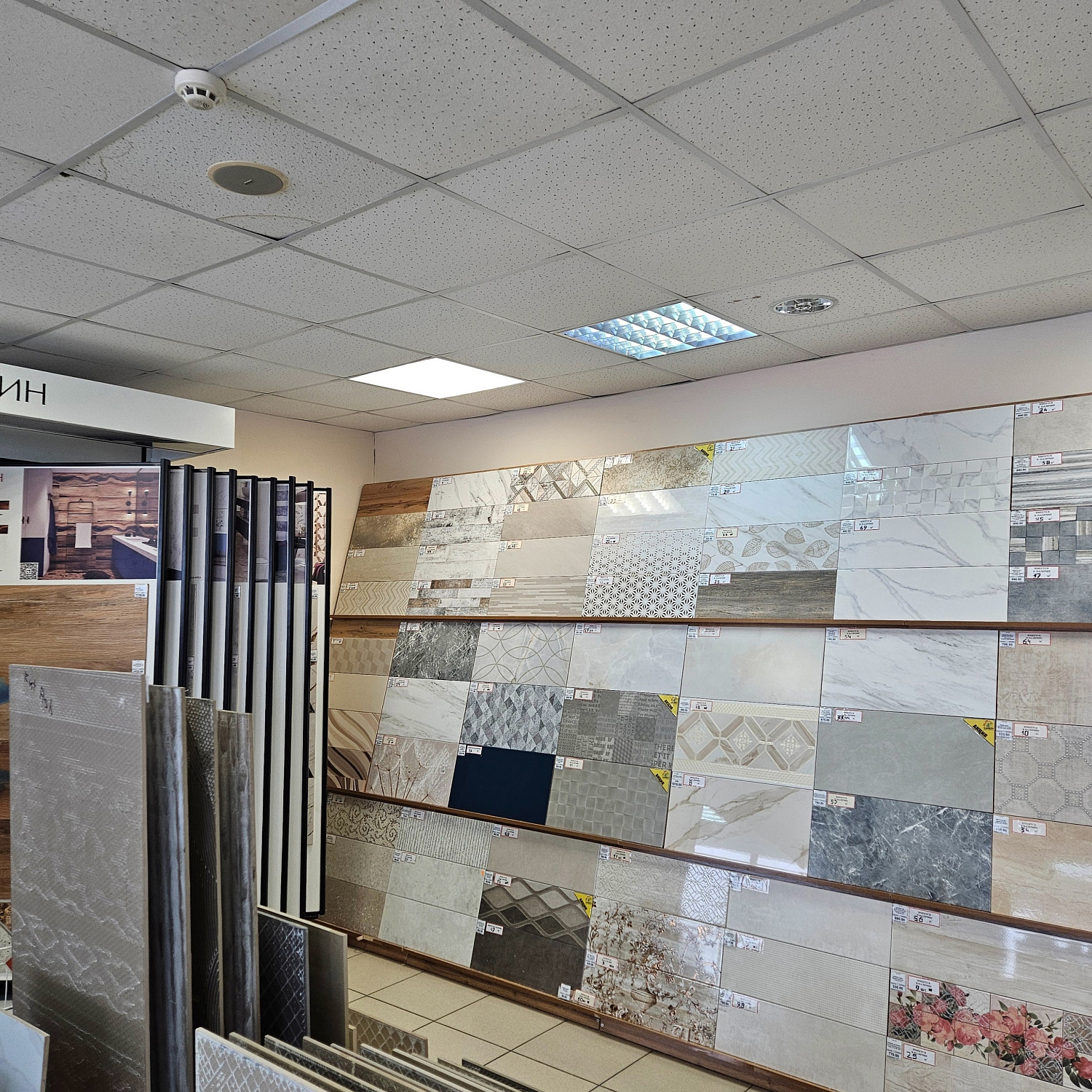 Керамогранит и керамическая плитка на Кирова 1