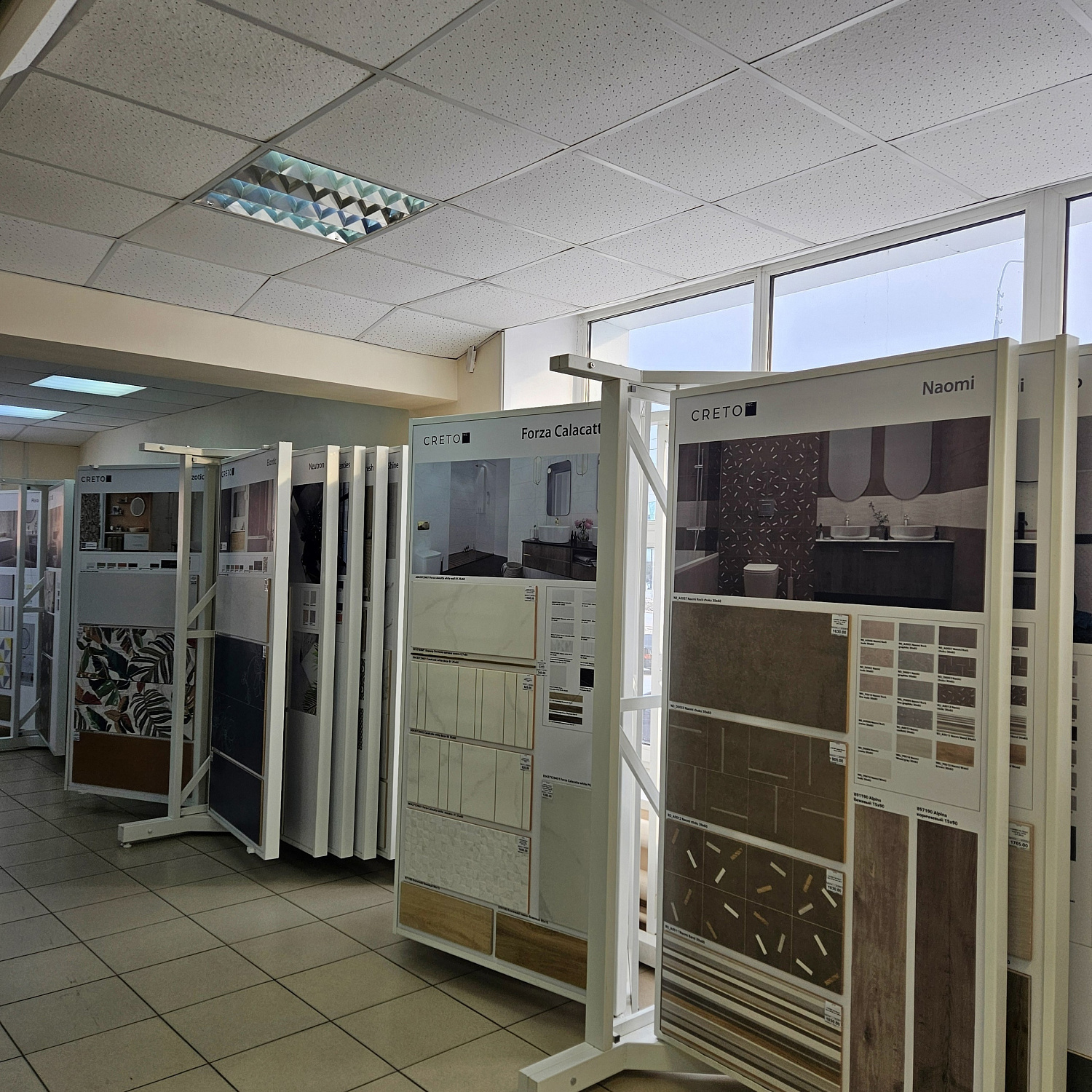 Керамогранит и керамическая плитка на Кирова 1